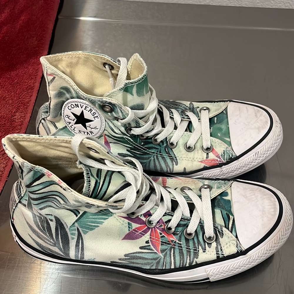 Converse, women’s size 9, tropical print